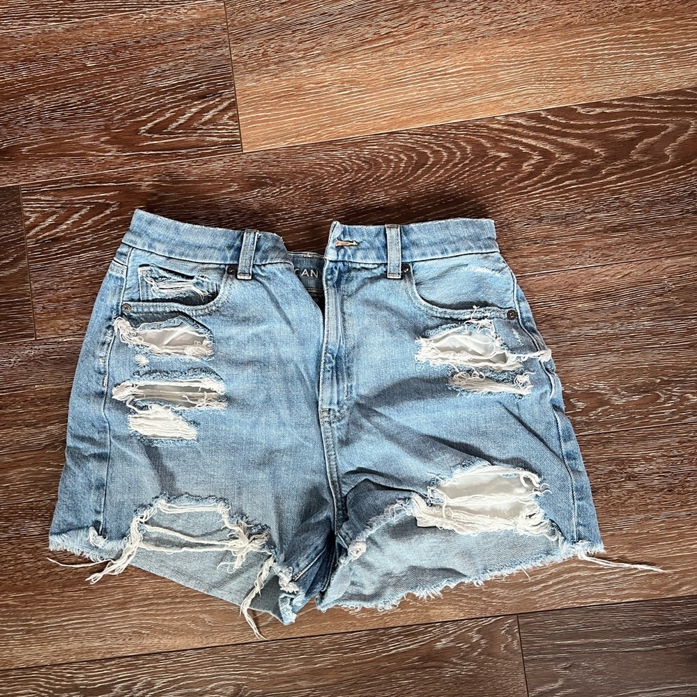 AE Curvy mom short distressed